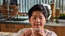 Tersiar juga di berbagai akun penggemarnya di media sosial, bahwa Song Joong Ki merupakan sosok idola yang ramah dan tak ingin mendapat keistimewaan dengan berbagai fasilitas mewah seperti mobil dan hotel. (Instagram/songjoongkionly)