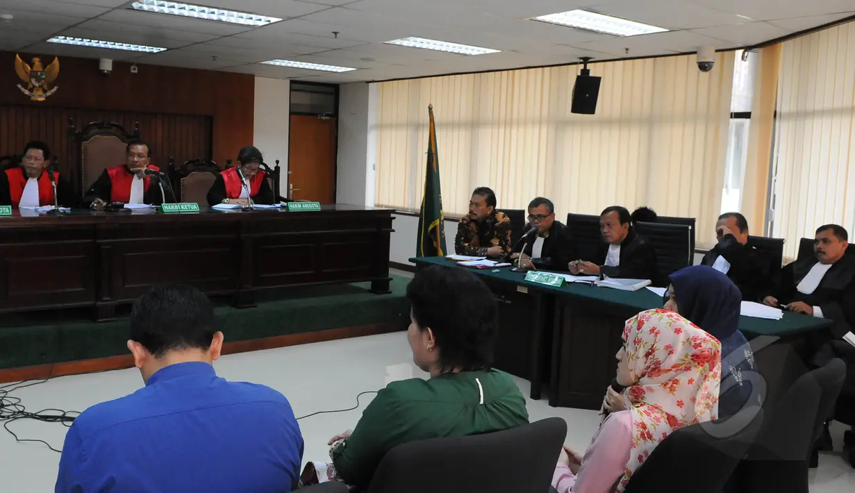 Para saksi memberikan keterangan saat menjalani sidang dengan terdakwa Raja Bonaran di Pengadilan Tipikor, Jakarta, Senin (30/3/2015). (Liputan6.com/Herman Zakharia)