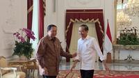 Presiden ke-6 RI Susilo Bambang Yudhoyono (SBY) bertemu Presiden Joko Widodo (Jokowi) di Istana Merdeka, Jakarta, Sabtu (21/9/2024). Pertemuan dilakukan sebelum SBY menghadiri global council di New York, AS untuk membahas persoalan malaria. (Liputan6.com/Lizsa Egeham)