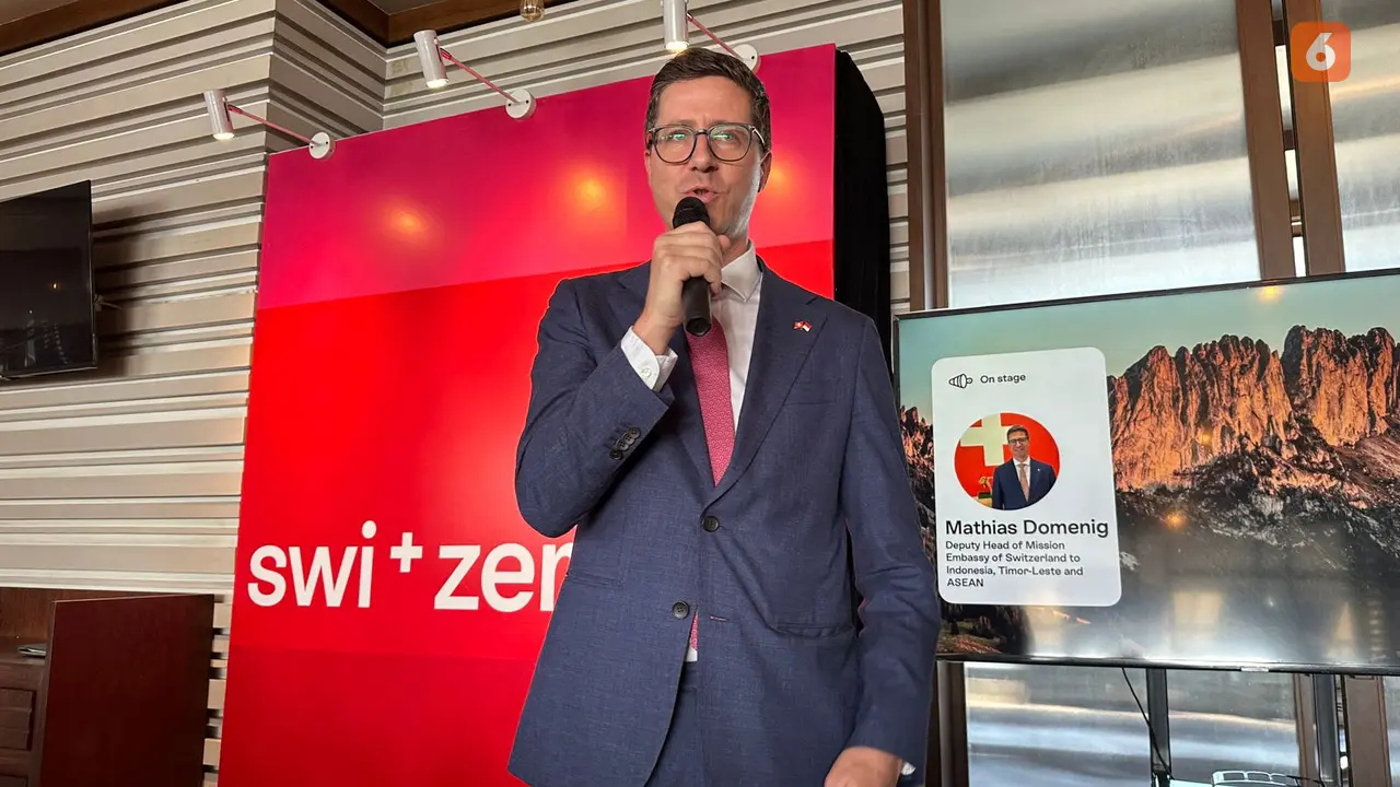 Wakil Duta Besar Switzerland untuk Indonesia Mathias Domenig dalam pertemuan dengan media, Jumat (27/9/2024). (Liputan6.com/Benedikta Miranti)