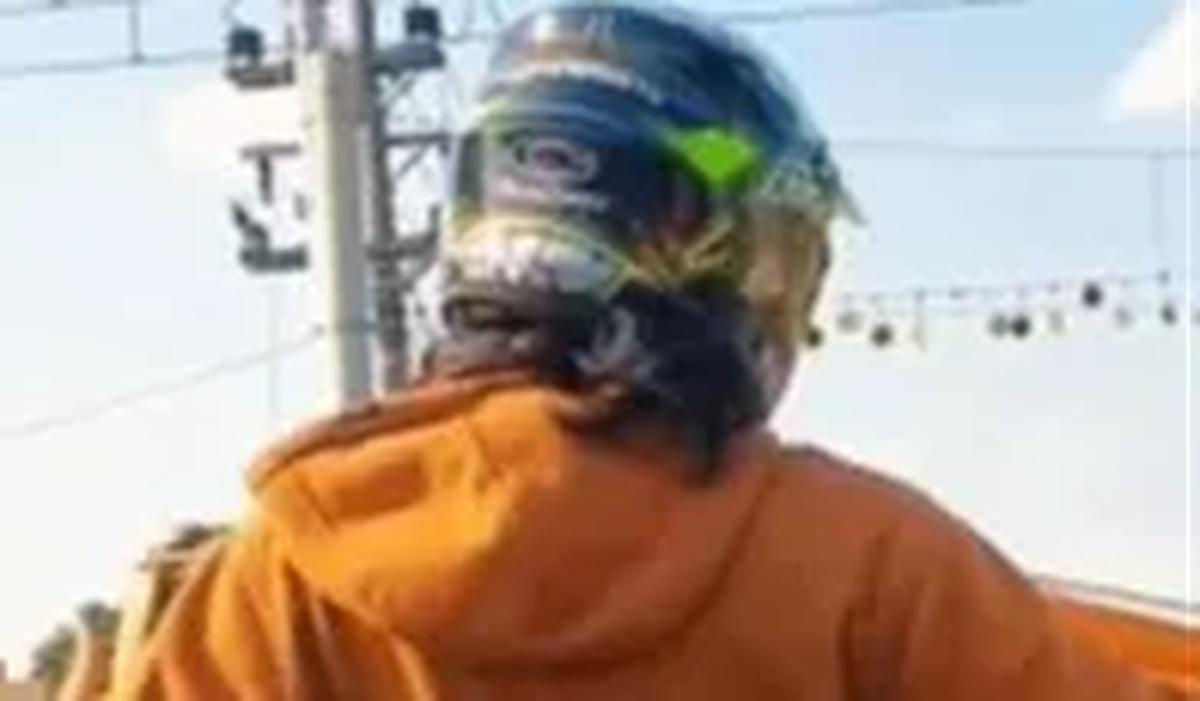 "Hidup lagi capek-capeknya malah lihat orang duetin suara kereta api pakai gendang," tulis keterangan video.