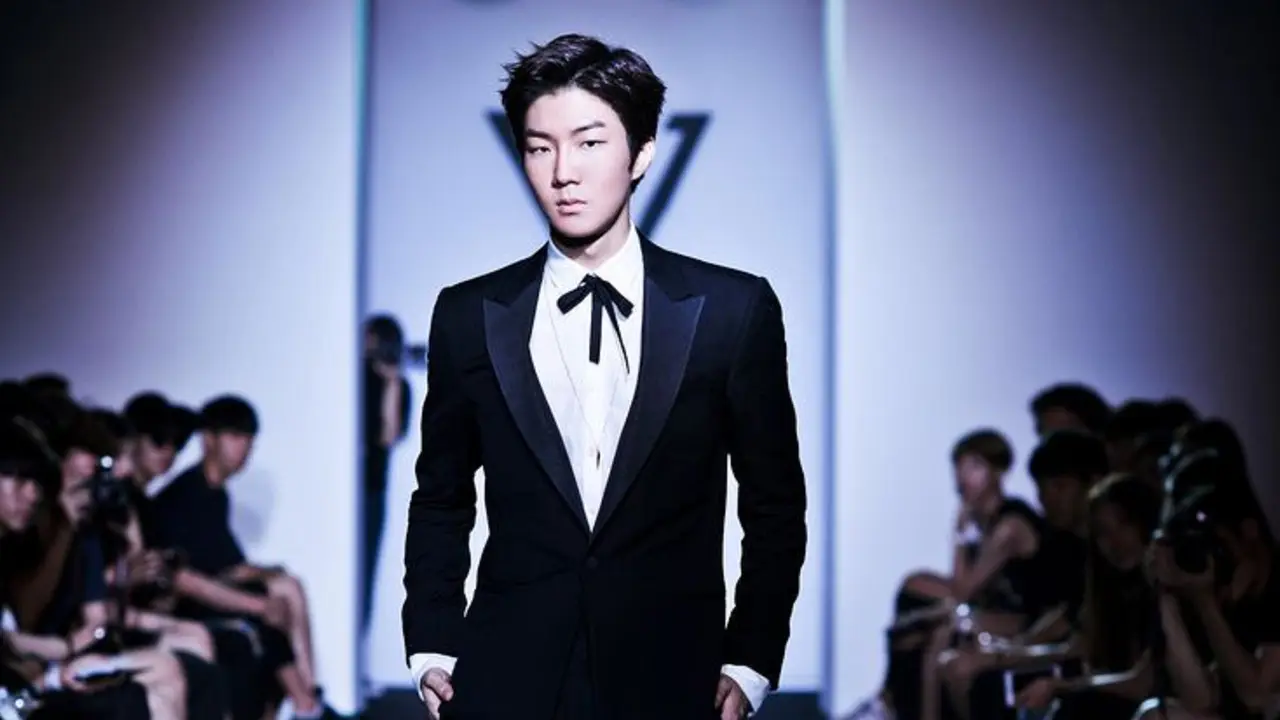 Reaksi Lucu Seunghoon WINNER saat Lihat Fotonya di Media