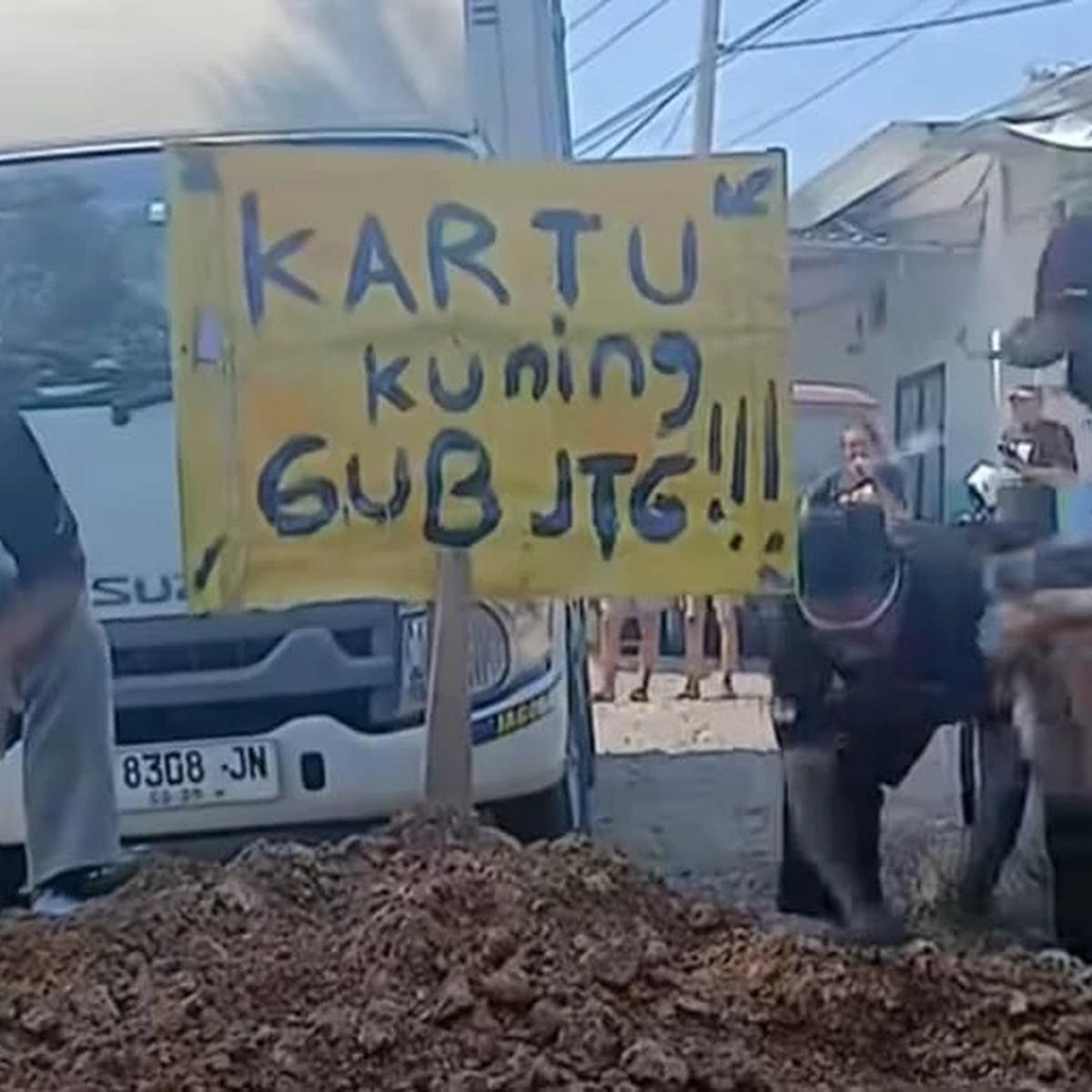 Viral Warga Blora Tanam Pohon Pisang di Jalan Rusak, Tantang Gubernur Jateng Tinjau Langsung Lokasi