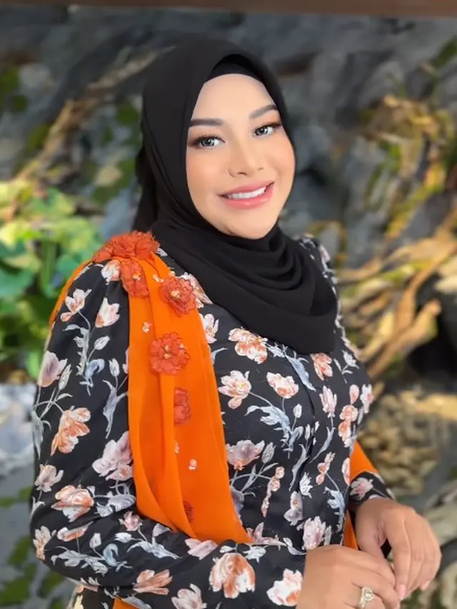 Aurel Hermansyah berkebaya (Instagram/aurelie.hermansyah)