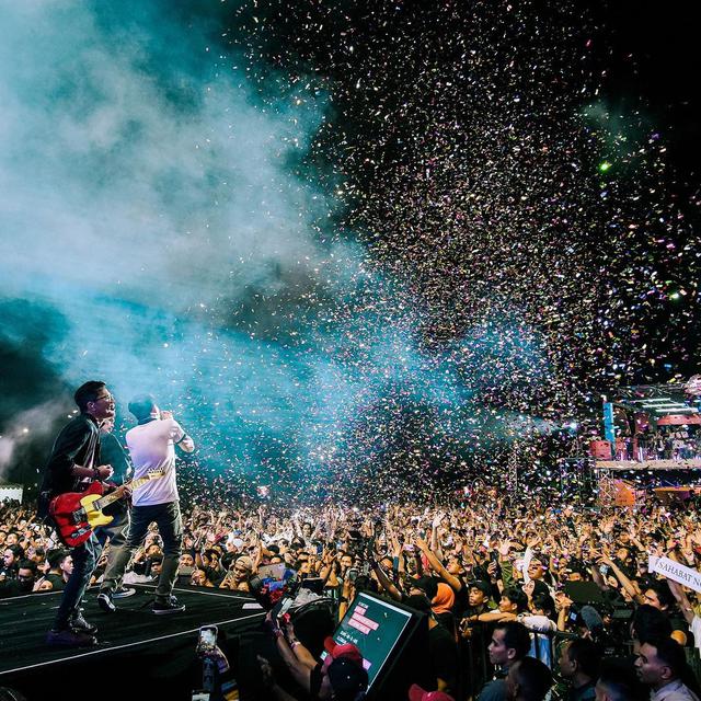 Aksi panggung NOAH saat konser di Balikpapan.