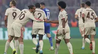 Penyerang Bayern Munich asal Jerman #10, Leroy Sane, merayakan gol 8-2 bersama rekan setimnya selama pertandingan sepak bola Liga Champions UEFA FC Bayern Munich vs GNK Dinamo Zagreb di Munich, Jerman selatan, Rabu dini hari WIB (18/9/2024). (Alexandra BEIER/AFP)