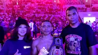 Petinju Forlan Rivaldo memenangkan pertandingan melawan Mario di gelar Pro Fight Super Flyweight dalam perebutan gelar sabuk DKI profesional fight 8 ronde HSS Series 5 Jakarta. (Dok. via M. Altaf Jauhar)