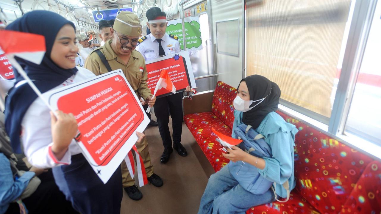 Peringatan Sumpah Pemuda di KRL Commuter Line