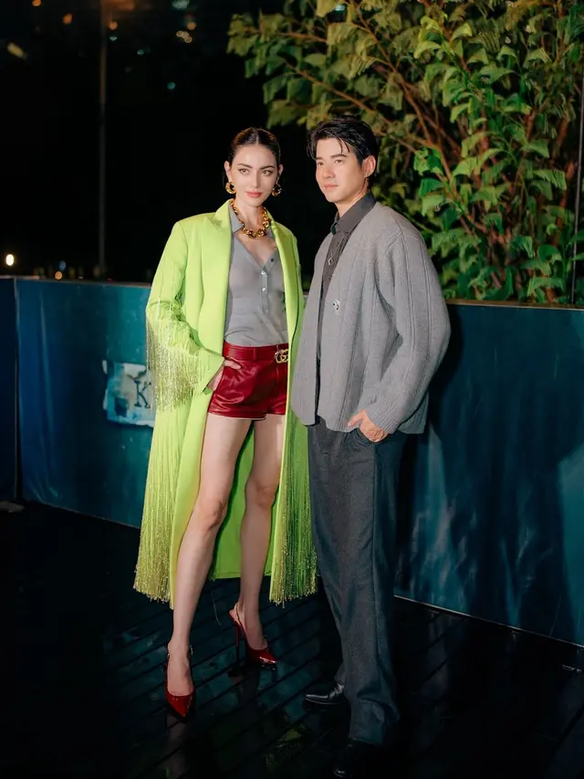 8 Potret Mario Maurer dan Davika Hoorne Hadir di Jakarta untuk Film 'Kang Mak'