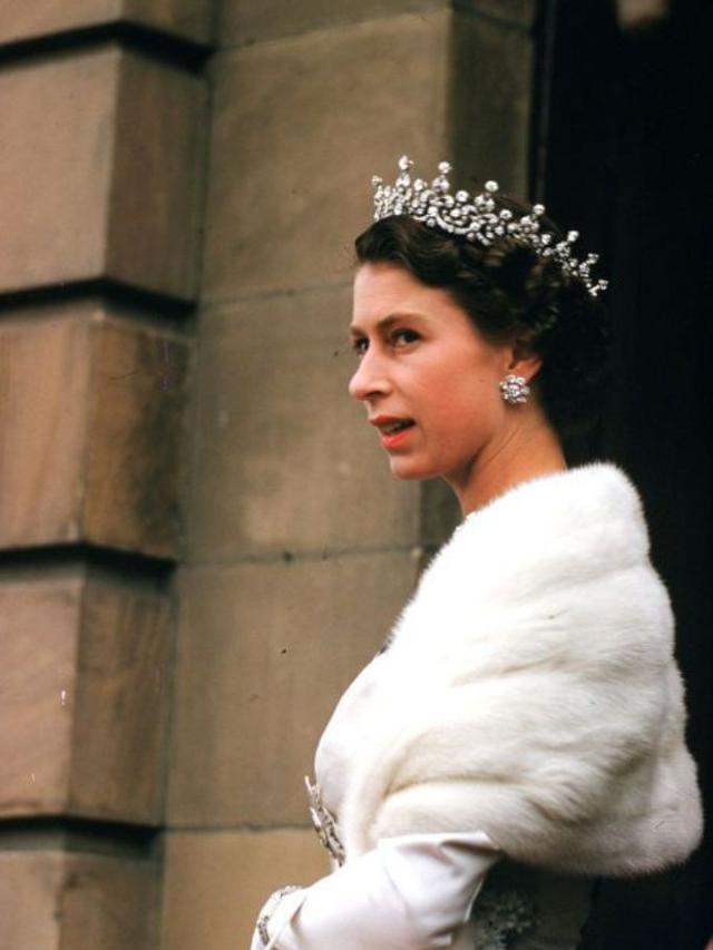 [Bintang] Ratu Elizabeth II