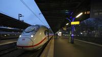 Kereta cepat pertama Paris-Berlin berada di peron pada Senin (16/12/2024) di Stasiun Gare de l'Est, Paris. (Dok.&nbsp; AP/Aurelien Morissard)&nbsp;&nbsp;&nbsp;&nbsp;&nbsp;