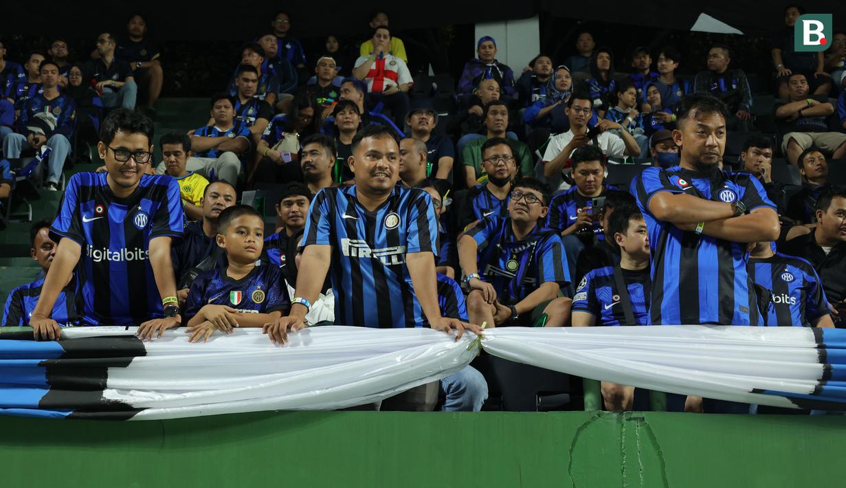 Fans Inter Milan menghadiri acara nonton bareng partai puncak Liga Champions antara Manchester City melawan Inter Milan yang diselenggarakan oleh Inter Club Indonesia (ICI) di Tenis Indoor Senayan, Jakarta, Sabtu (10/6/2023). (Bola.com/M Iqbal Ichsan)