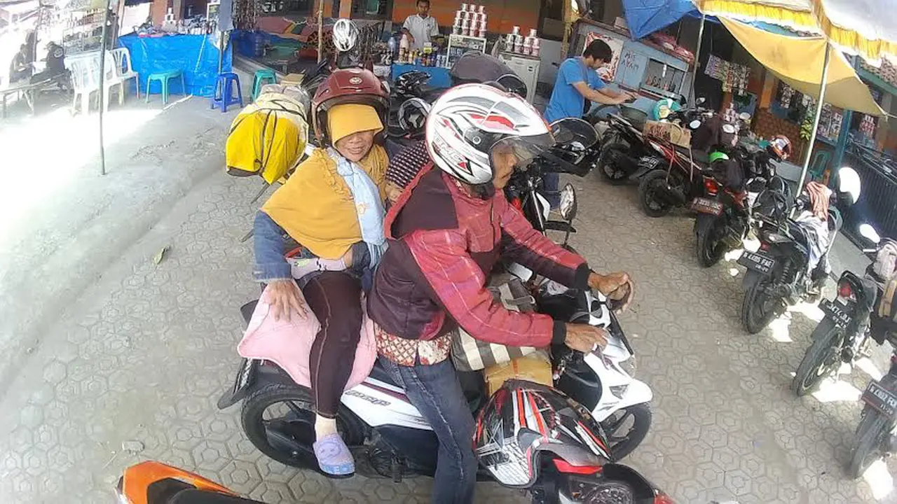 Pemudik bersepeda motor