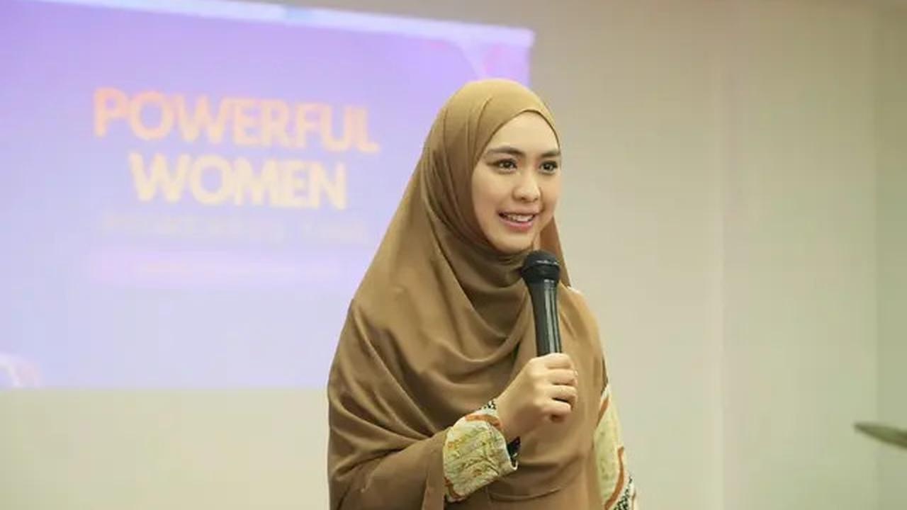 Cerita Oki Setiana Dewi Jaga Kesehatan Selama Belajar di Mesir, Atur Pola Makan Hingga Lirik Propolis
