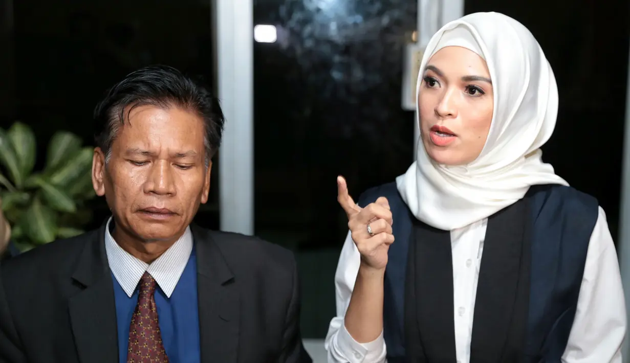 Tidak terima dengan tuduhan penipuan yang dilayangkan oleh seorang wanita bernama Amalia Abdurrachman Aldjufrie, Delia Septianti melaporkan balik ke polisi. (Adrian Putra/Bintang.com)