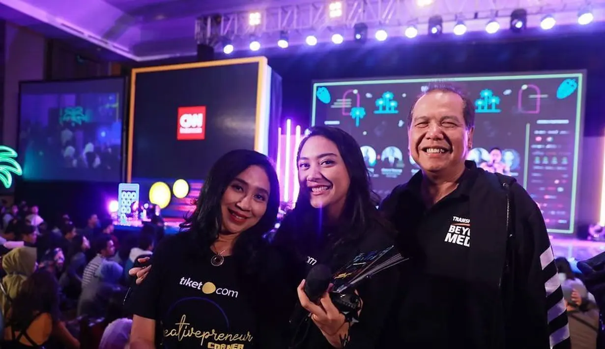 Putri Tanjung (Instagram/putri_tanjung)