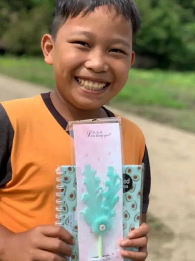Beli Hadiah Perpisahan untuk Muridnya, Guru di Malaysia Jual Koleksi Action Figure