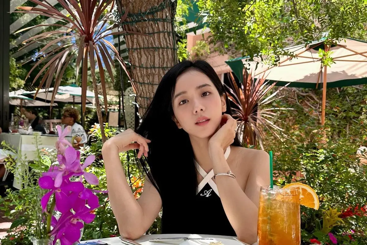 Intip potret outfit casual Jisoo Blackpink di Paris.