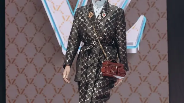 5 Pesona Olla Ramlan Kenakan Outfit Serba Hitam, Karismatik Abis  (credit: instagram/ollaramlan)