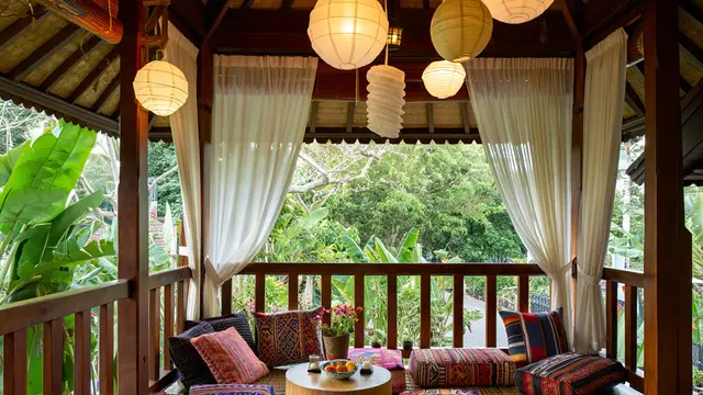 Model Teras Balkon yang Bikin Santai Terbaru 2025