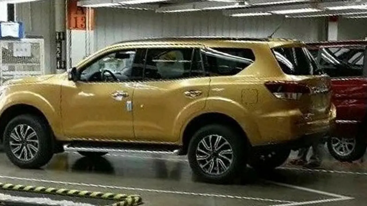 Versi SUV dari Nissan Navara.