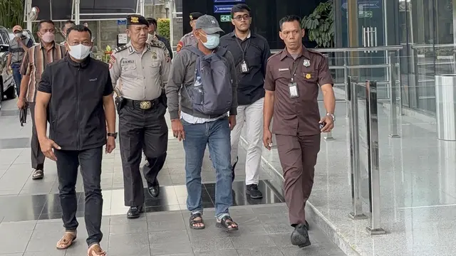 Komisi Pemberantasan Korupsi (KPK) melakukan operasi tangkap tangan (OTT) terhadap Bupati Ponorogo dan sejumlah pihak.