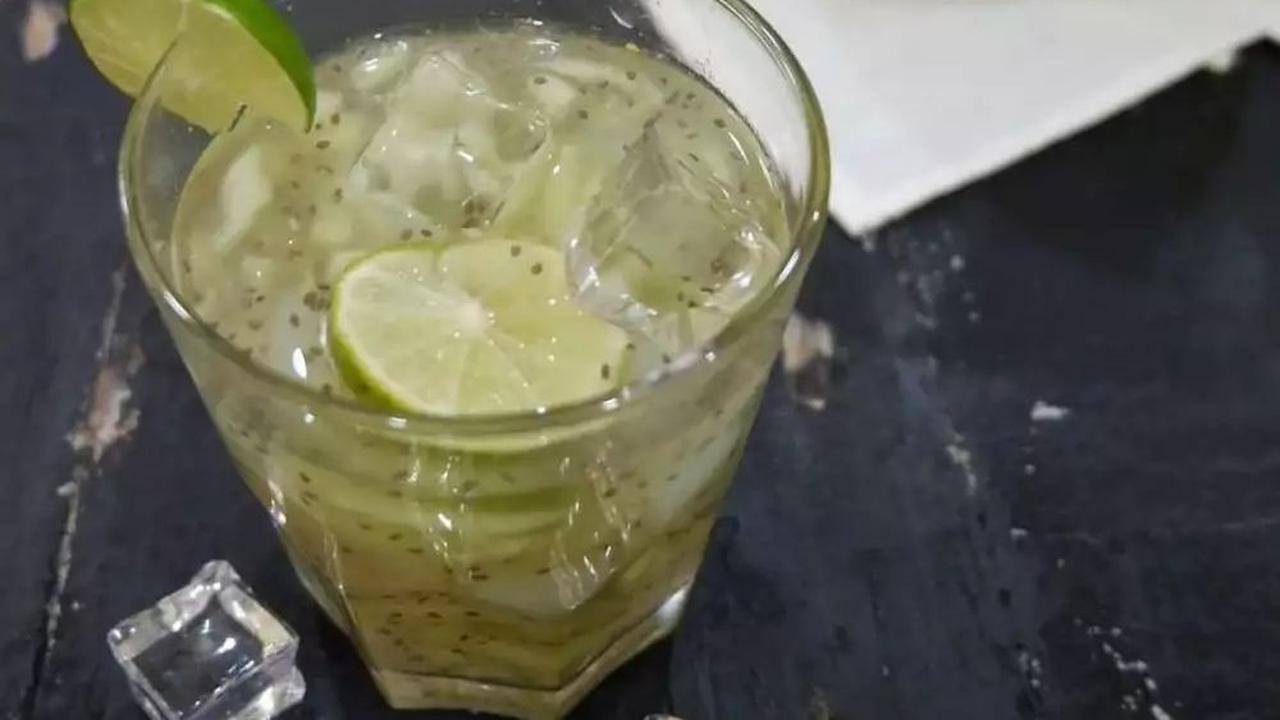 <b>7. Es Timun Suri Nata de Coco</b>
