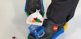 Di tengah tren fashion yang semakin personal dan ekspresif, kehadiran Crocs x LEGO terasa relevan dengan cara generasi muda mengekspresikan diri. [Dok/@crocs.ina].