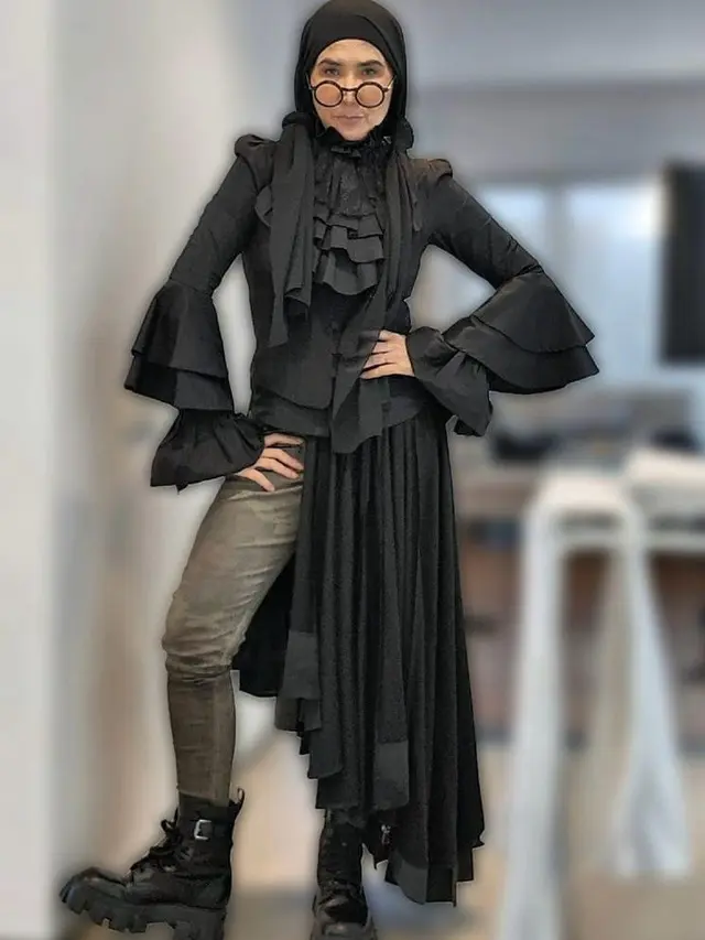 5 Potret Gaya Unik Anak Nicky Astria di Resepsi Pernikahannya, Pakai Kostum ala Era Abad Pertengahan