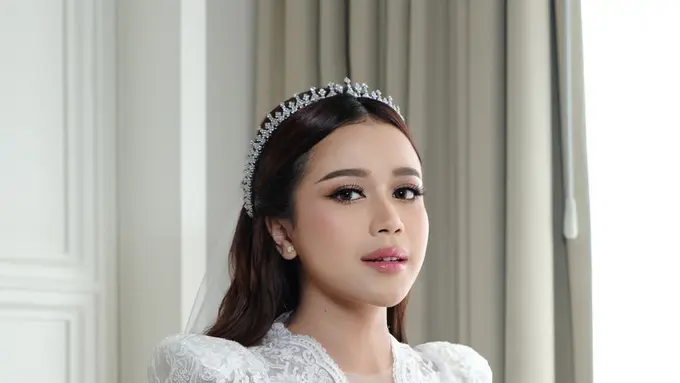 Jadi ‘Kate Middleton’ di Hari Pernikahan, Brisia Jodie Memukau dengan Makeup Dreamy & Soft Karya MUA Langganan
