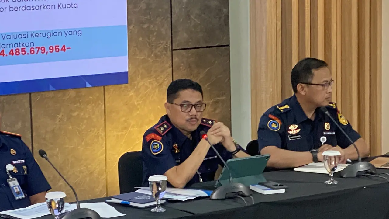 Direktur Pengawasan Sumber Daya Perikanan, Halid K. Jusuf saat konferensi pers di Kementerian Kelautan dan Perikanan, Selasa (13/1/2026). (Foto: Liputan6.com/Immanuel C)