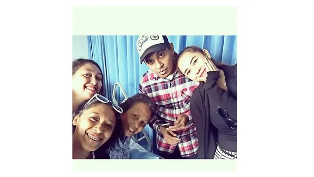 Dikenal Sosok Penyayang, Ini 8 Potret Kenangan Glenn Fredly dan Keluarga
