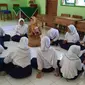 Para siswa-siswi SMPN 1 Pajarakan, Probolinggo diberikan trauma healing  untuk menghilangkan rasa ketraumaan  pasca tragedi putusnya jembatan gantung beberapa waktu lalu (Istimewa)