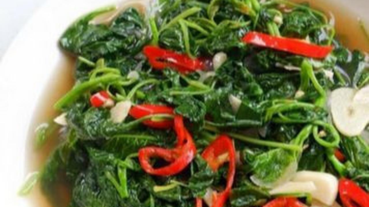 7. Resep Menu Diet Puasa Ramadhan: Tumis Bayam<br>