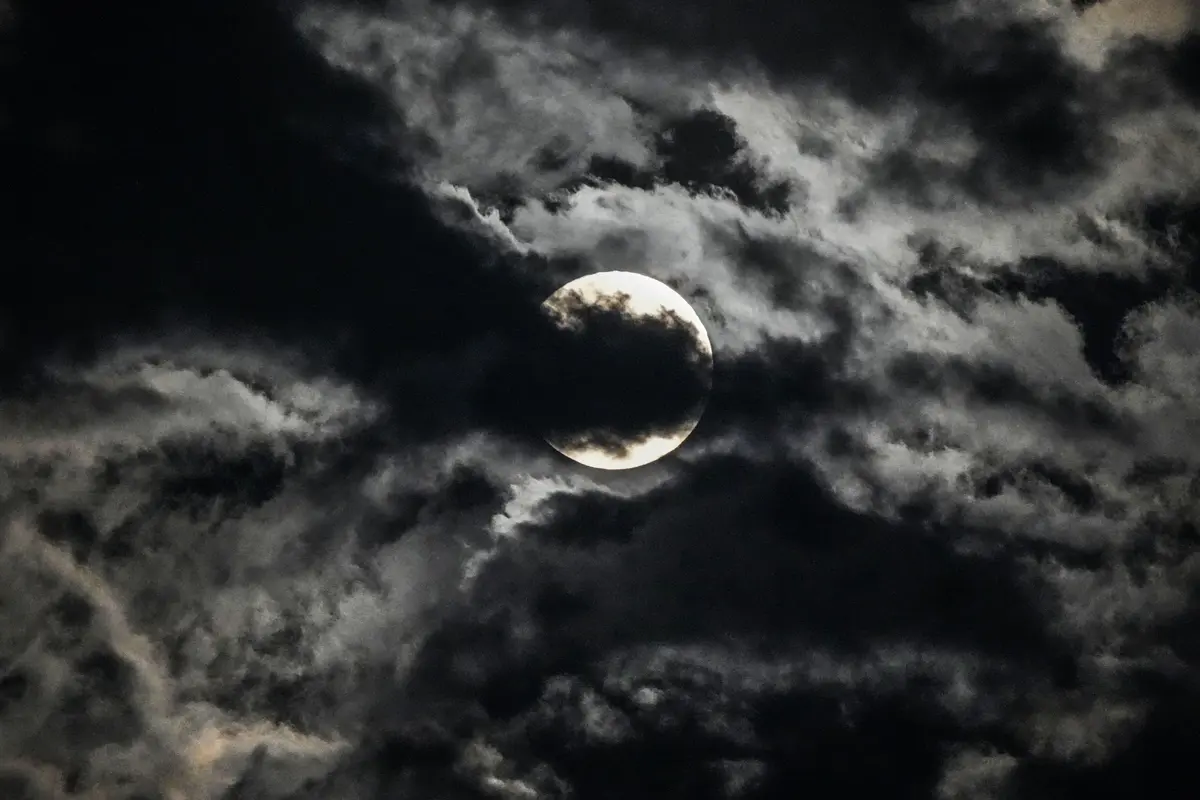 Supermoon Pertama di Tahun 2023