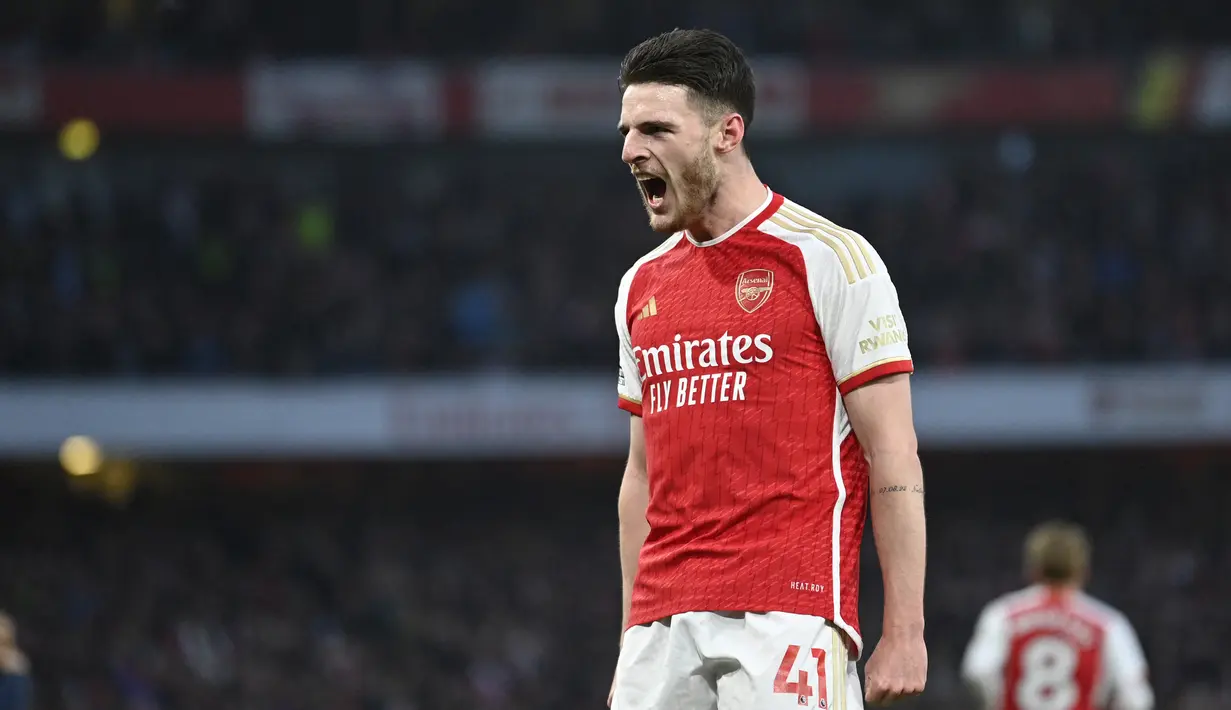 Arsenal mendatangkan Declan Rice dari West Ham seharga 116 juta euro pada musim panas 2023. Rice memakai nomor punggung 41 selama berada di Arsenal. Namun, dia punya kesempatan besar apabila memutuskan untuk beralih ke nomor 10 pada musim depan. (JUSTIN TALLIS / AFP)