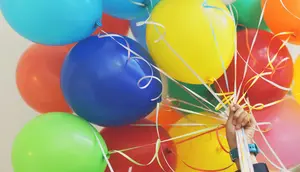 Ngeri, Pengantin Wanita Ini Nyaris Terbang Terbawa Balon saat Pemotretan