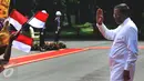 Presiden Republik Sosialis Demokratik Sri Lanka Maithripala Sirisena tiba di Istana Merdeka, Jakarta, Rabu (8/3). Pertemuan ini merupakan pertemuan lanjutan sebelumnya, di sela penyelenggaraan KTT IORA ke-20. (Liputan6.com/Angga Yuniar)