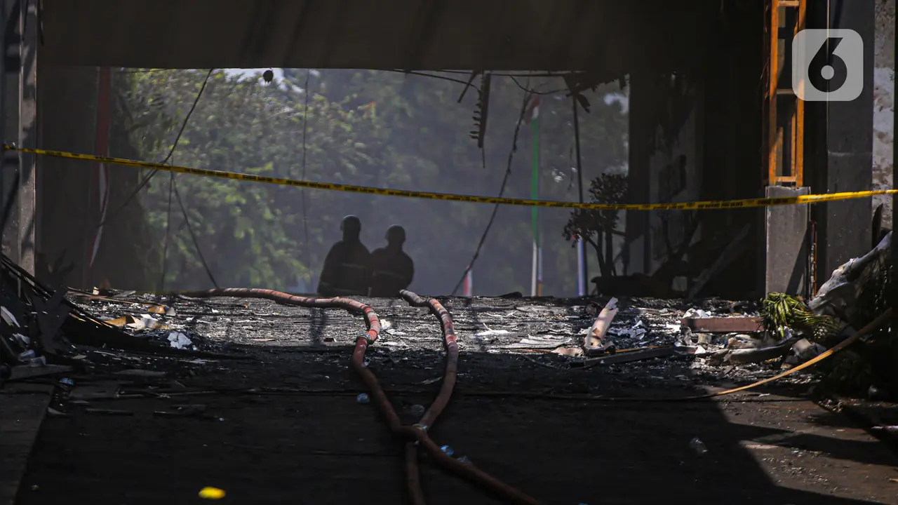 Gedung Kejaksaan Agung yang Terbakar