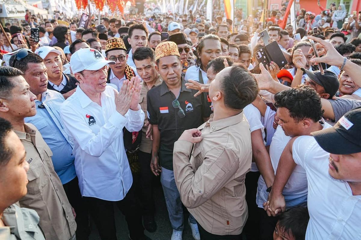 FOTO: Jokowi Hadiri Karnaval Gajah di Tulang Bawang