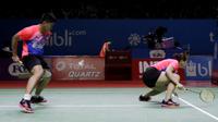 Pasangan Indonesia, Praveen Jordan/Melati Oktavianti, saat bertanding melawan wakil Jerman, Mark Lamsfuss/Isabel Herttrich pada Indonesia Open 2019 di Istora, Jakarta, Selasa (16/7). Pasangan Indonesia takluk 20-22, 14-17. (Bola.com/M Iqbal Ichsan)