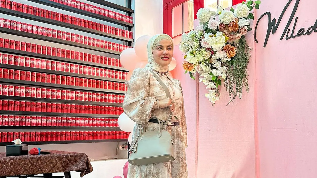 Potret Cantik Vien Tasman Pakai Hijab (Instagram/ vienstasman)