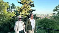 Zaskia Adya Mecca dan Hanung Bramantyo ada di Budapest, Hongaria. Mereka mampir ke sejumlah tempat ikonis dari pameran seni hingga Gedung Parlemen. (Foto: Dok. Instagram @zaskiadyamecca)