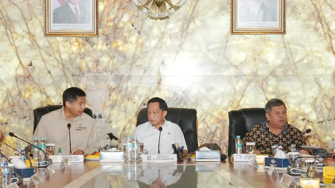 Mendagri Tito Karnavian (tengah) Ruang Rapat Sjahruddin Rasul, Kantor BPKP, Jakarta.
