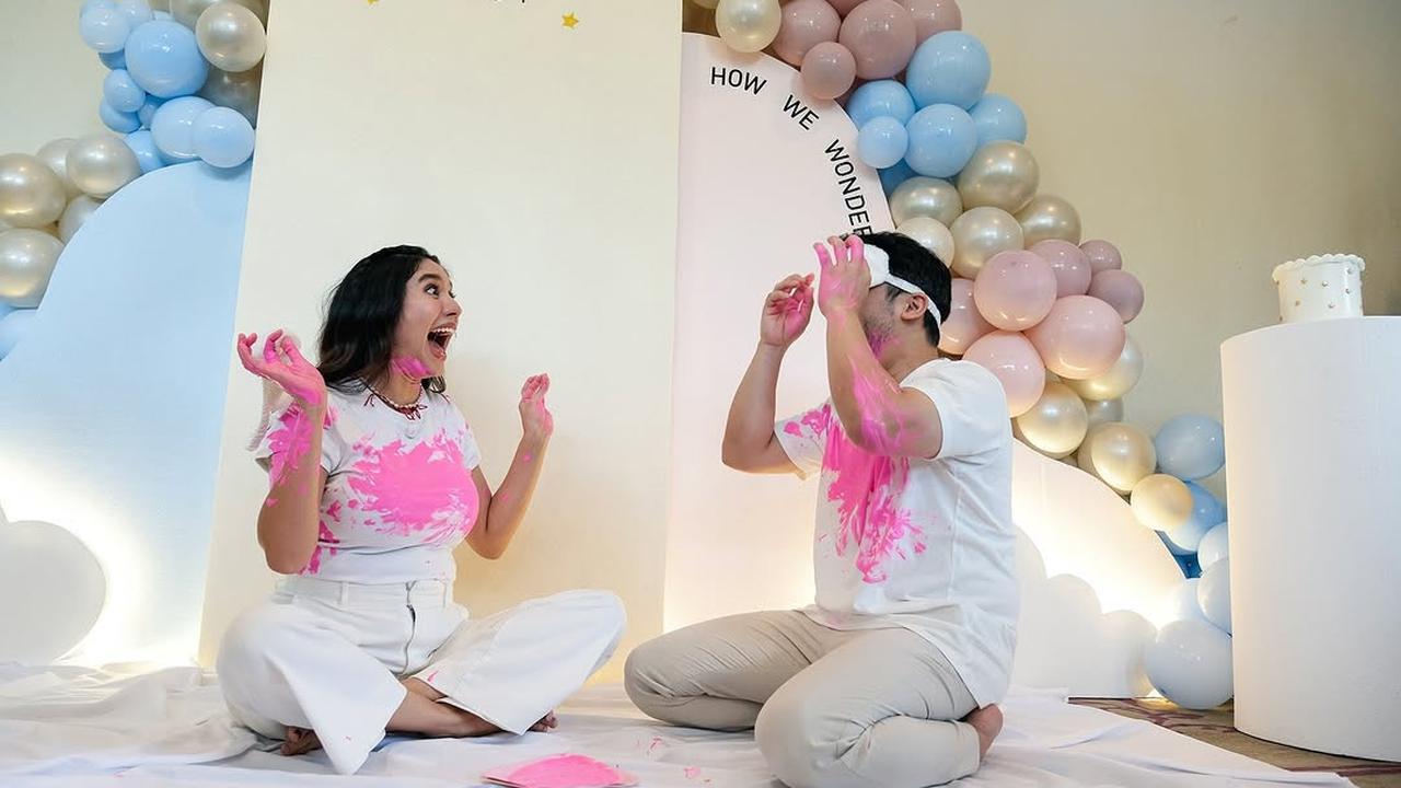 Potret Acha Sinaga Gelar Gender Reveal Anak Ketiga, Terkejut dan Bahagia Akan Dikaruniai Seorang Putri