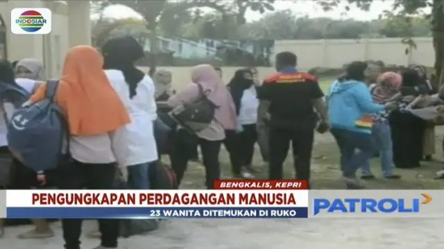 Sebanyak 23 wanita asal Jawa Barat, telantar di Riau, usai dijanjikan bekerja di Malaysia. Diduga mereka menjadi korban perdagangan manusia.