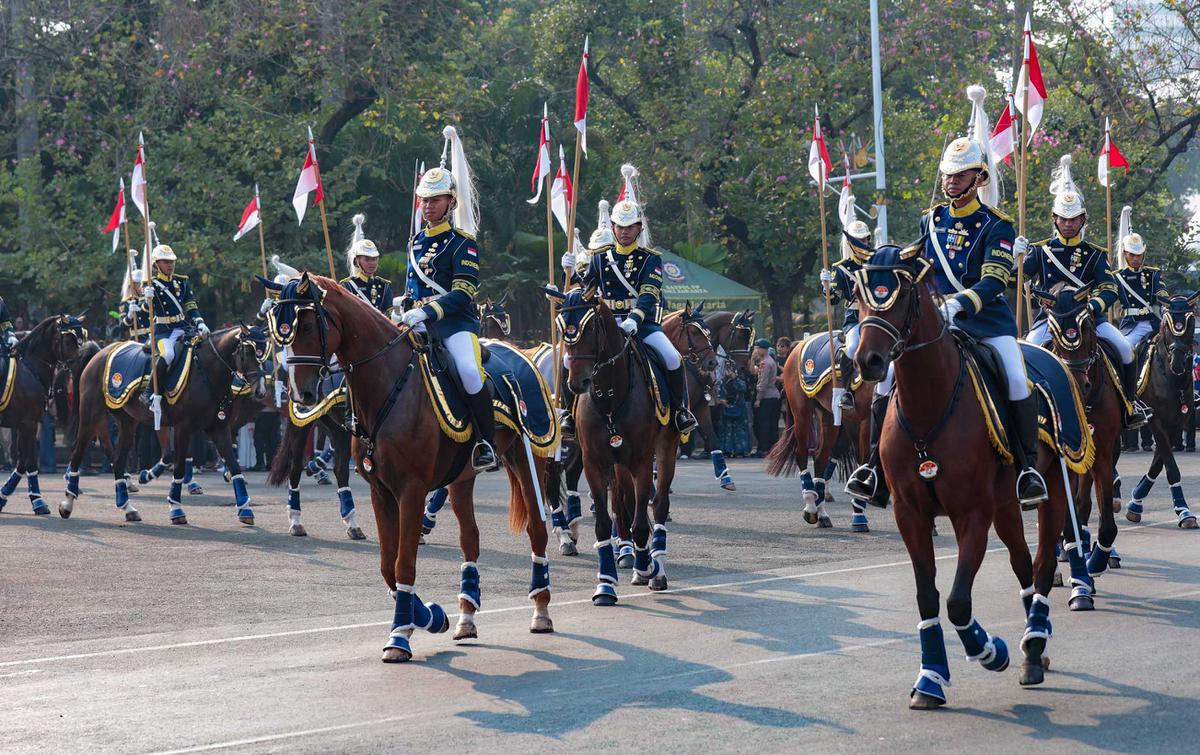 Kirab Merah Putih Bawa Bendera Pusaka Menuju Istana Merdeka
