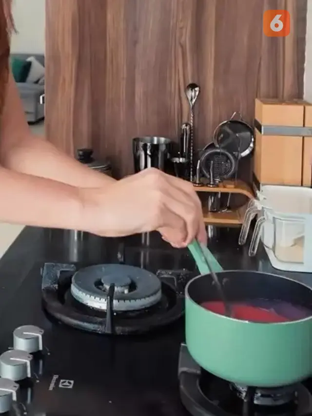 Tampilan Rapi Dapur Nia Ramadhani