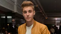Justin Bieber melalui pengacaranya mengungkapkan akan menindak pihak yang menyebarkan foto bugilnya.