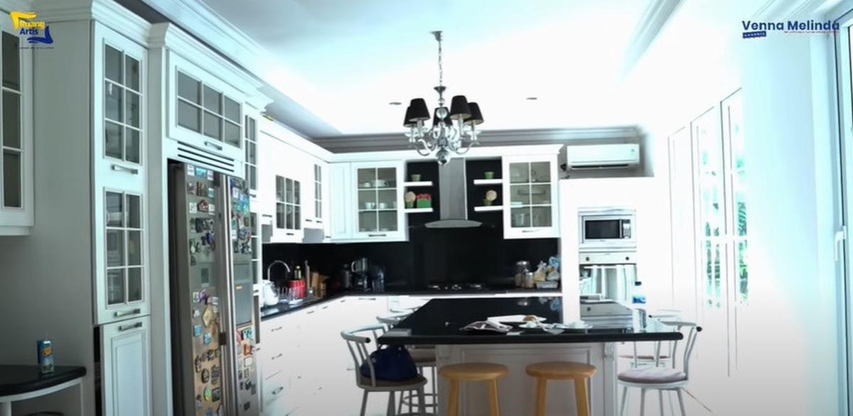 8 Potret Dapur Diah Permatasari yang Elegan, Jadi Lokasi Favorit - Akui Nggak Tahu Biaya Bayar Listrik Rumah
